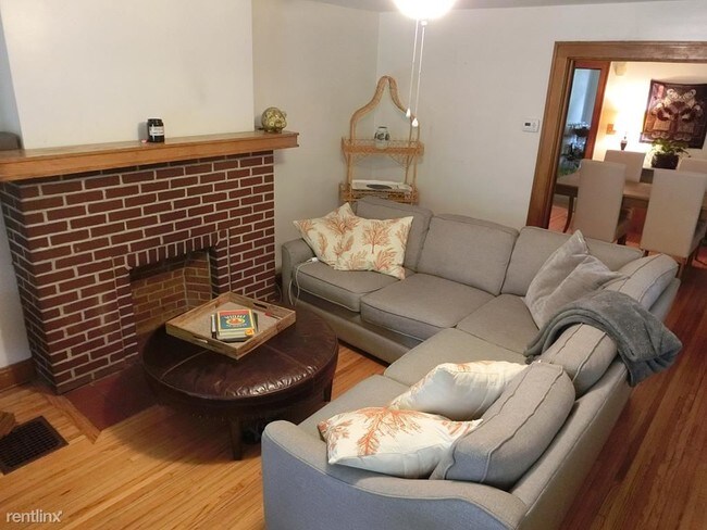 Building Photo - 3 br, 1 bath Townhome - 182 W Como Ave