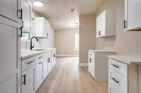 Building Photo - 2406 White Oak Trail