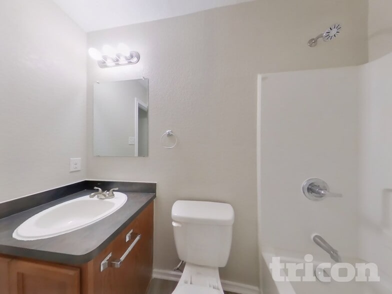 Building Photo - 5003 Mustang View