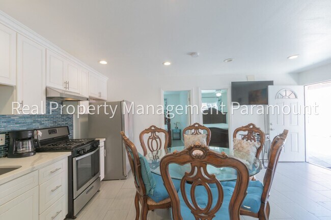 Building Photo - 1362 E 61st St