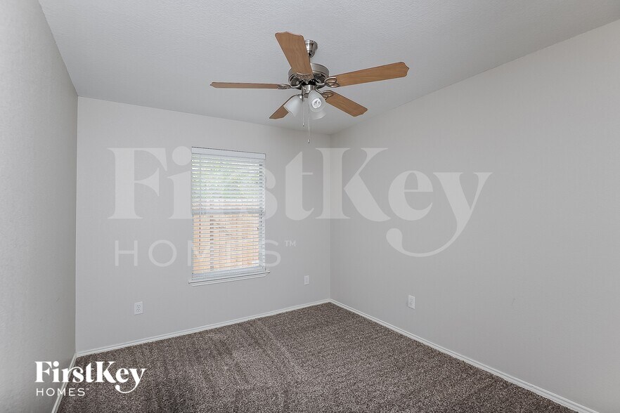 Building Photo - 2508 Esquire Dr