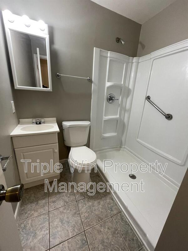 Building Photo - 1105 S Waterford Dr