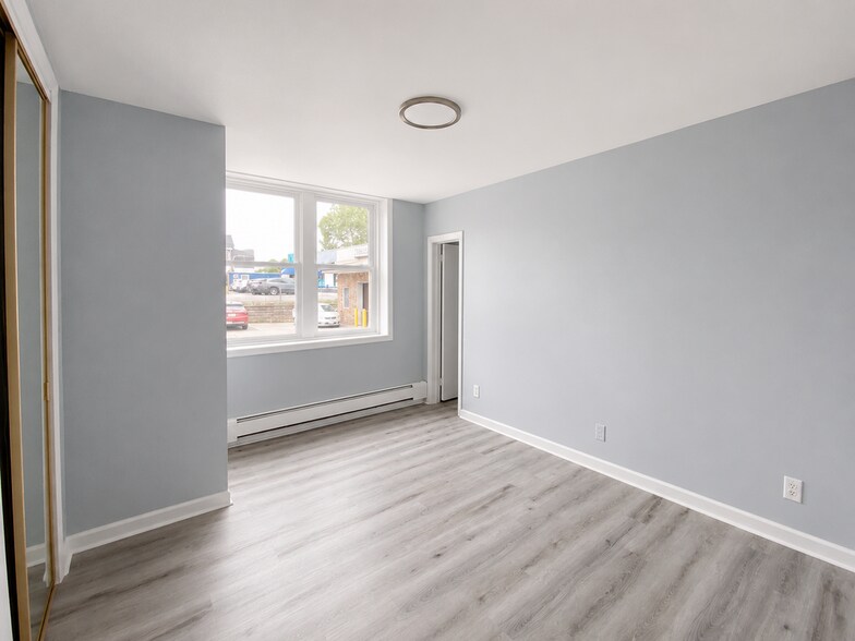 Building Photo - 339 Valley St