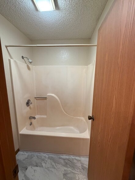 Building Photo - 452 Sunset Dr