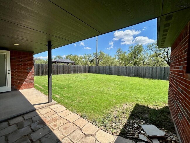 Building Photo - 5021 Olivia Ln