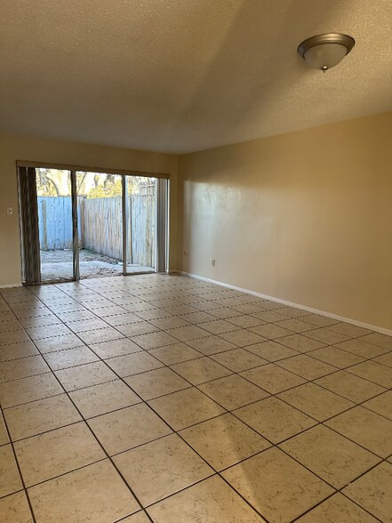 Building Photo - 10035 N 53rd St