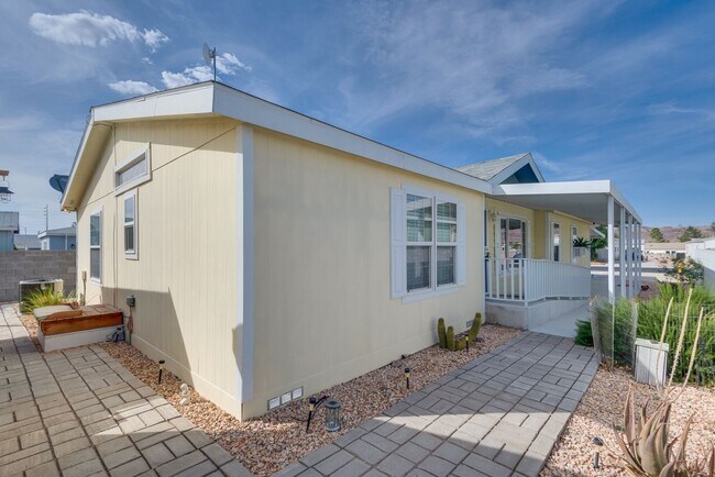 Building Photo - Charming Furnished Home in Age-Restricted ...