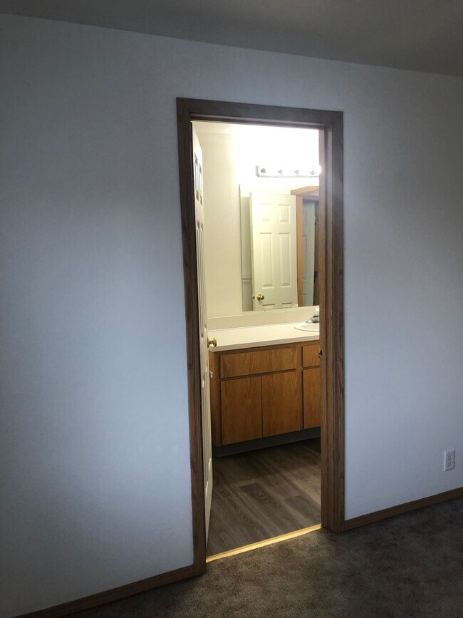 Building Photo - 226 S 59th St