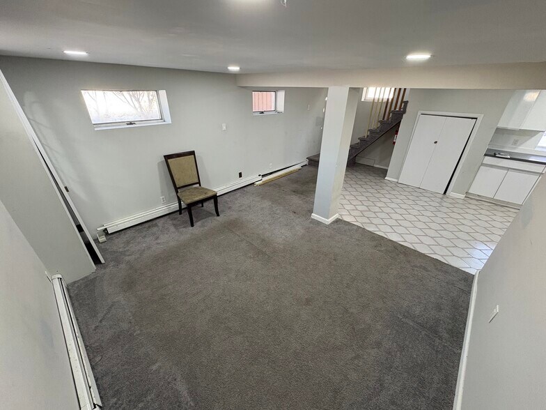 Building Photo - 10 Flowerfield Rd