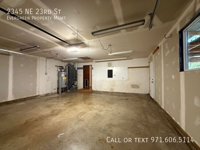 Building Photo - 2345 NE 23rd St