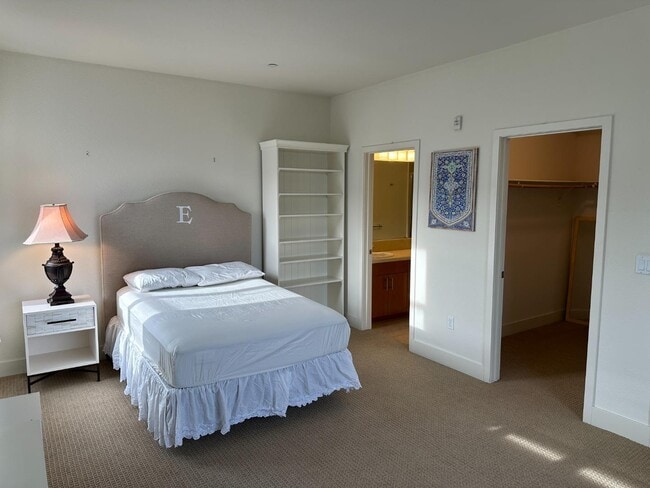 Building Photo - 116 S 1st St