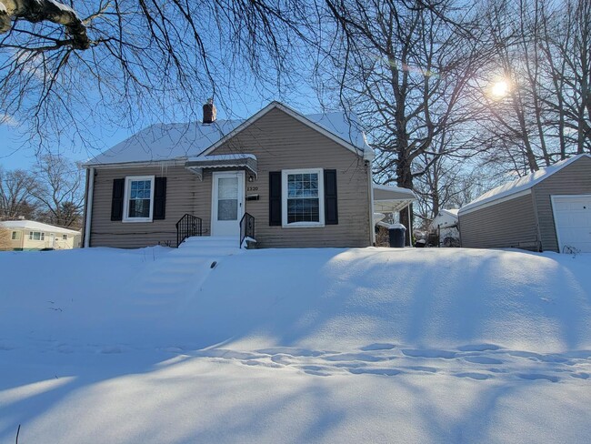 Building Photo - 1320 Tioga Ave