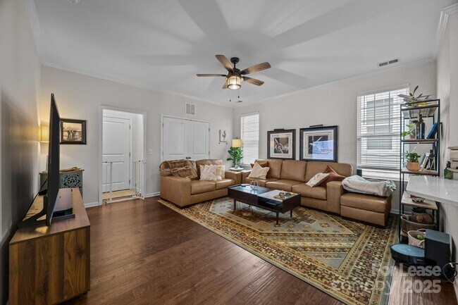 Building Photo - 113 Mac Aly