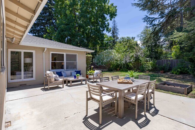 Building Photo - 795 San Mateo Dr