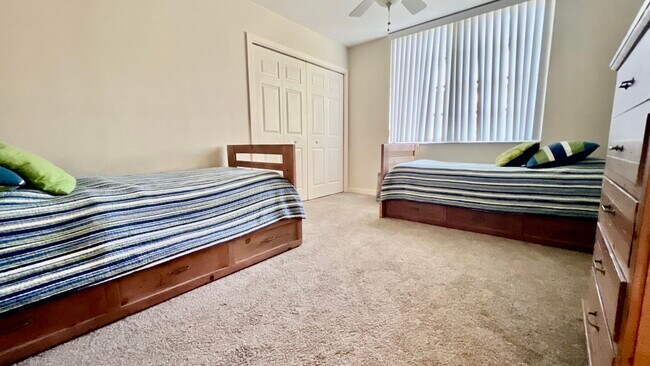 Building Photo - 4017 N Cypress Dr