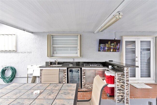 Building Photo - 2485 W 71st Pl