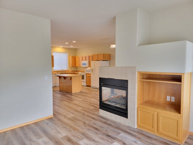 Building Photo - 1085 Golden Pheasant Dr