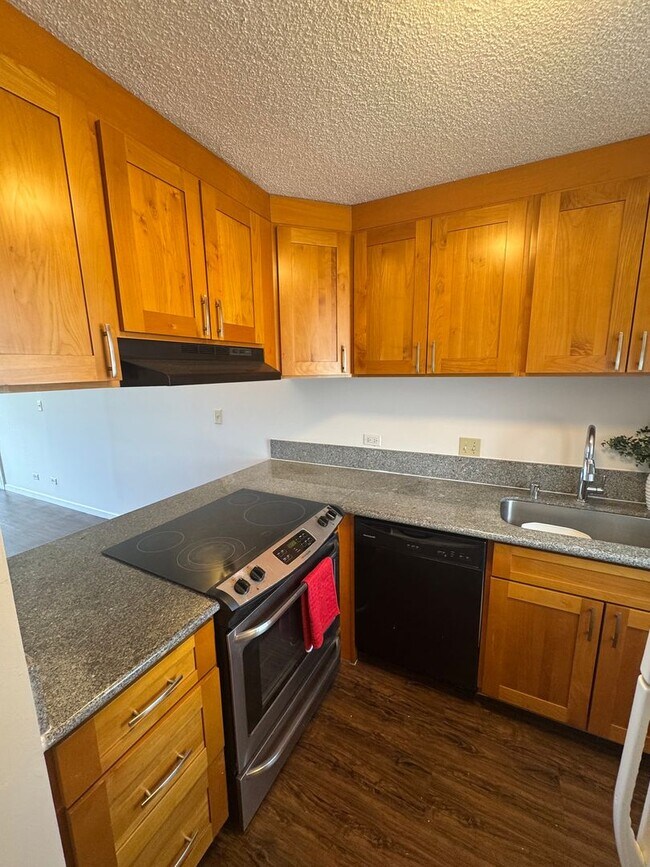 Building Photo - 1 Bed / 1 Bath | Utilities include | Near ...