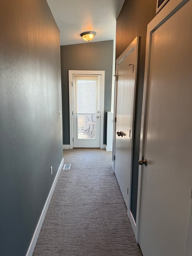 Building Photo - 1045 Soho Dr