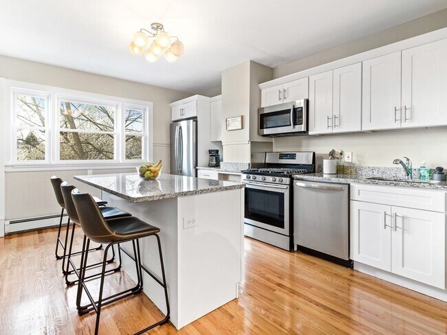 Primary Photo - 30 Putnam St
