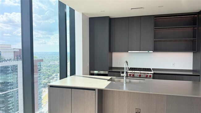 Building Photo - 610 Davis St