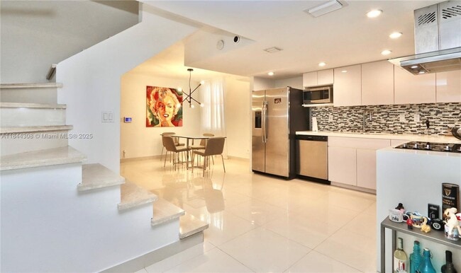Primary Photo - 20350 W Country Club Dr