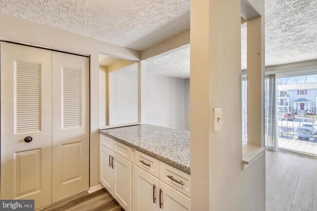 Building Photo - 3501 Wedgewood Ct