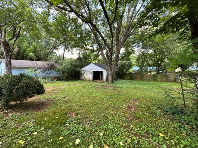 Building Photo - Charming 3-Bedroom Home in a Convenient Hu...