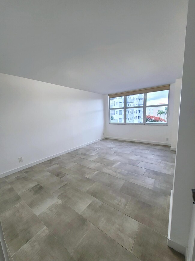 Building Photo - 137 Golden Isles Dr