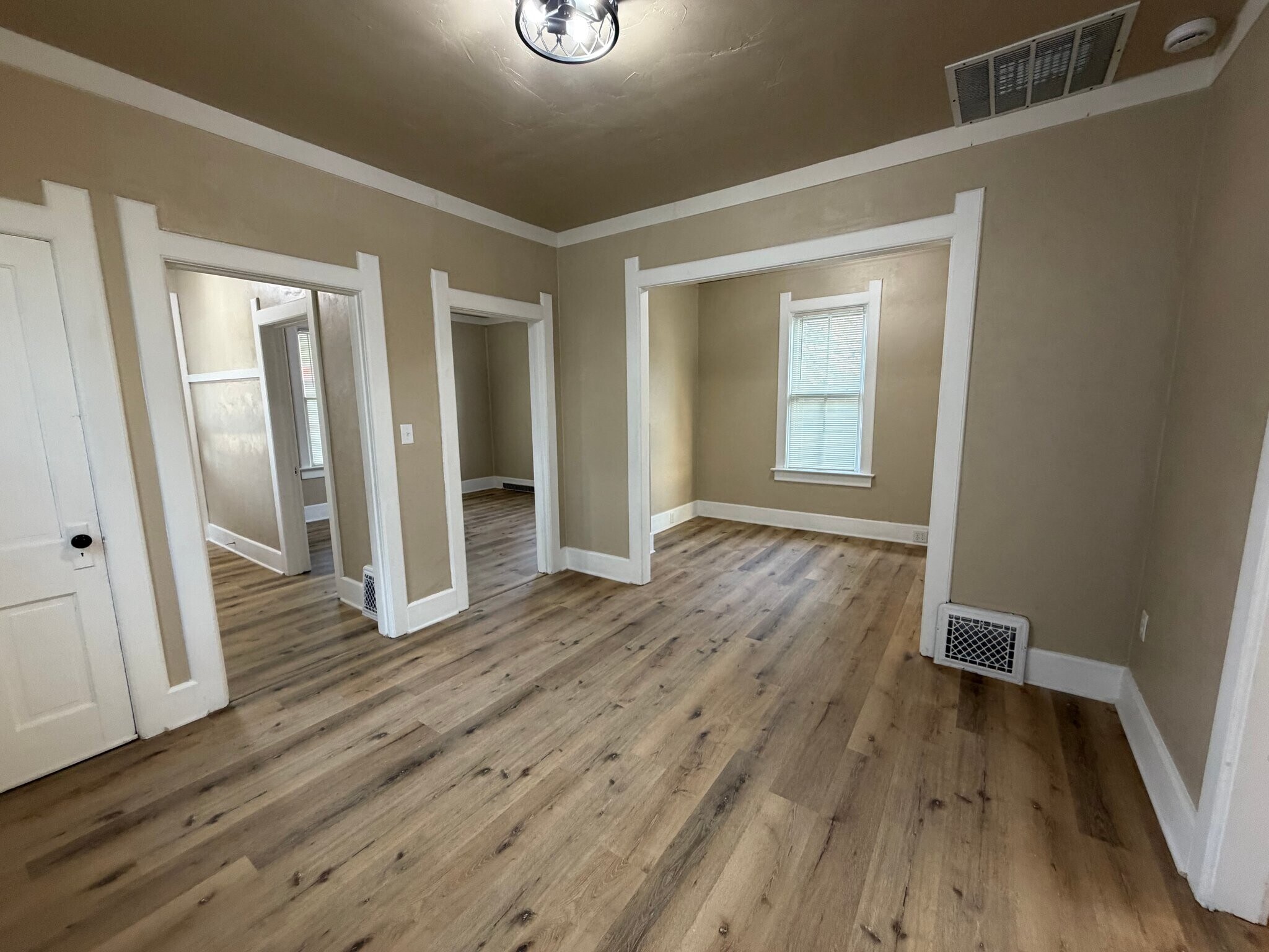 Building Photo - 708 N 10th St