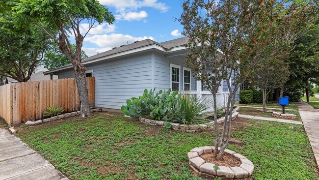 Building Photo - Beautifully Updated Smart Home Near Downtown San Antonio