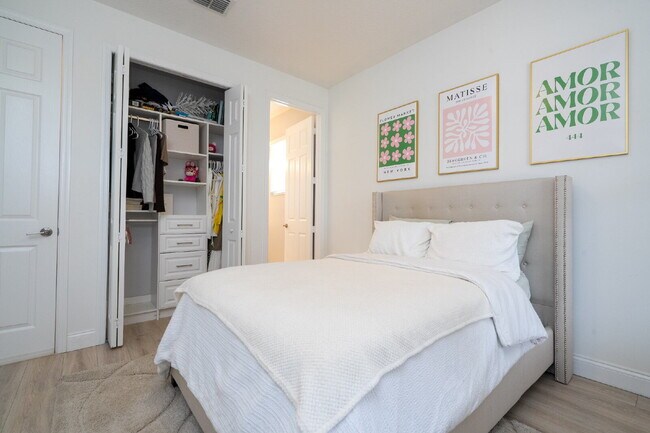 Building Photo - "Spacious 4-Bedroom Retreat with 3 Full Baths in Winter Garden's Serene Sanctuary"