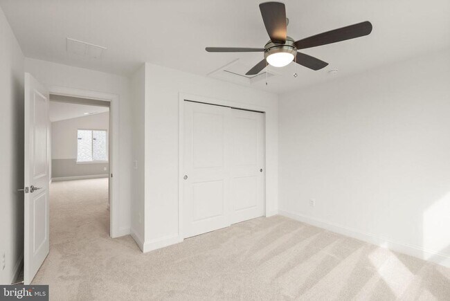 Building Photo - 121 Cowbird St
