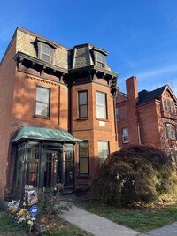 Building Photo - 4 Bedroom 2 Bathroom House with Stunning Hudson River Views