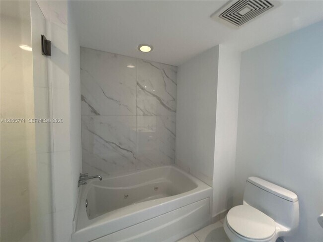 Building Photo - 500 Brickell Ave