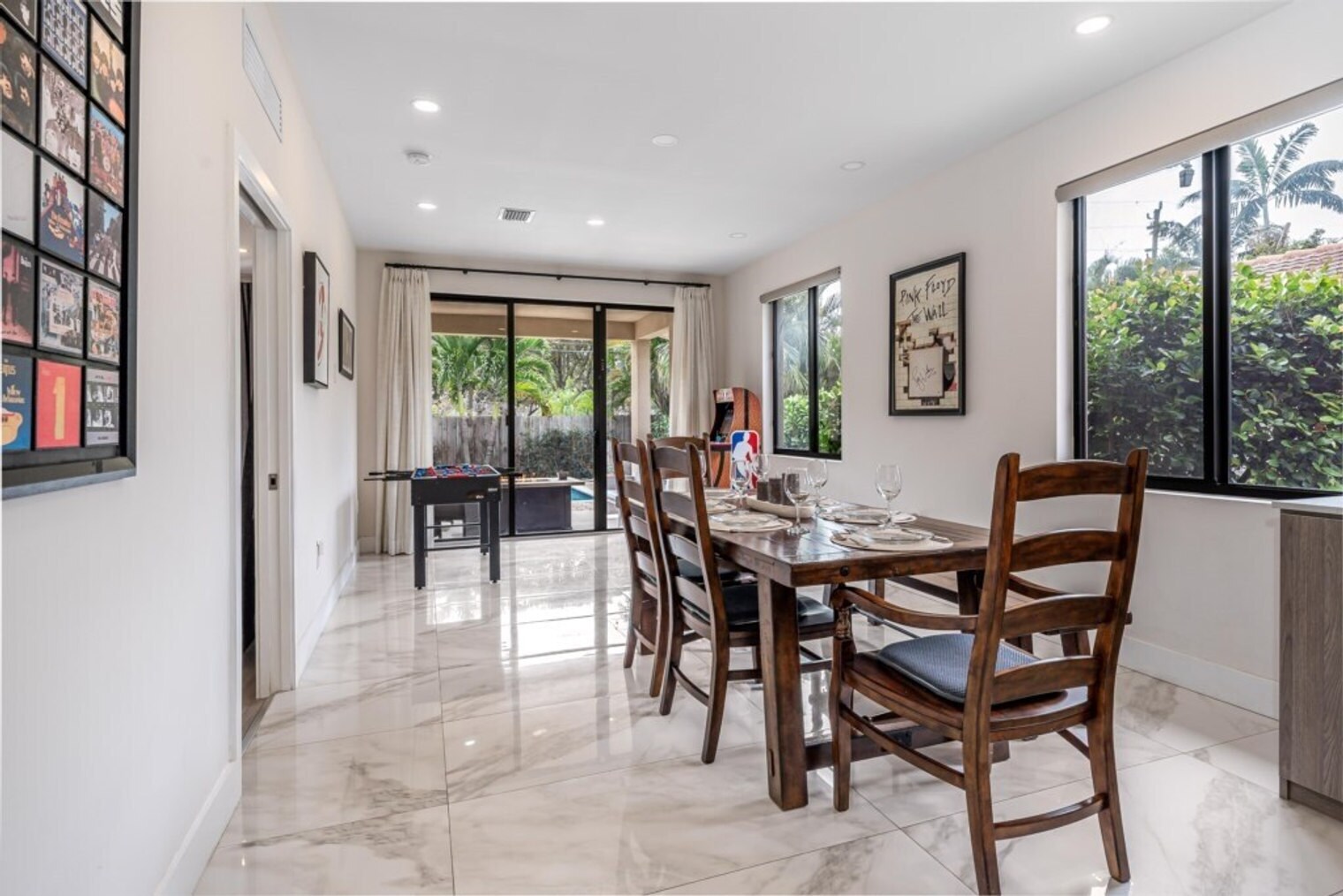 Building Photo - 828 SW 14th Ct