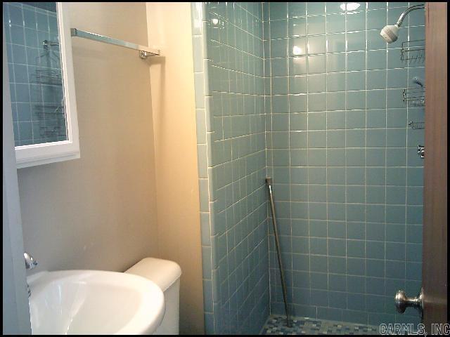 Building Photo - 303 Brookside Dr