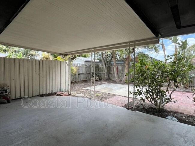 Building Photo - 2489 Del Rio Way