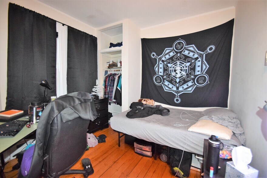 Building Photo - 839 Parker St