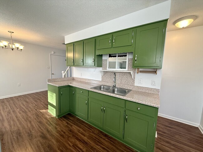 Building Photo - 1405 Webb Ridge Rd