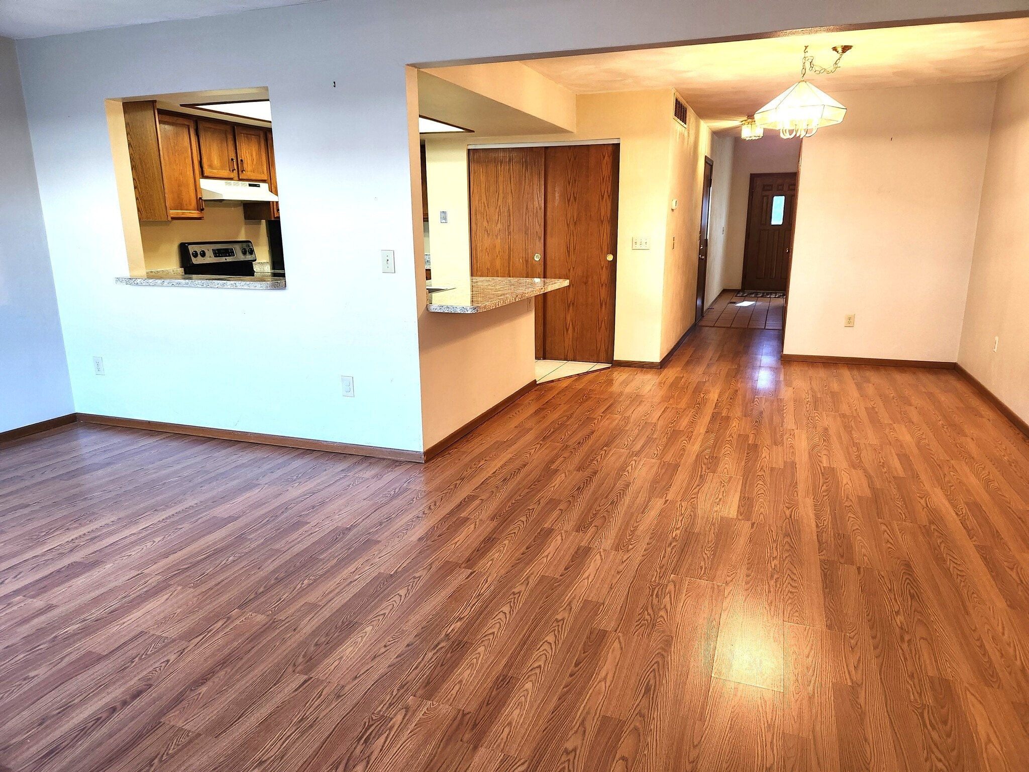 Building Photo - 3858 S Chalet Cir