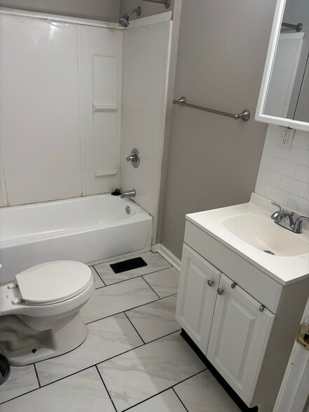 Building Photo - 912 N Tacoma Ave