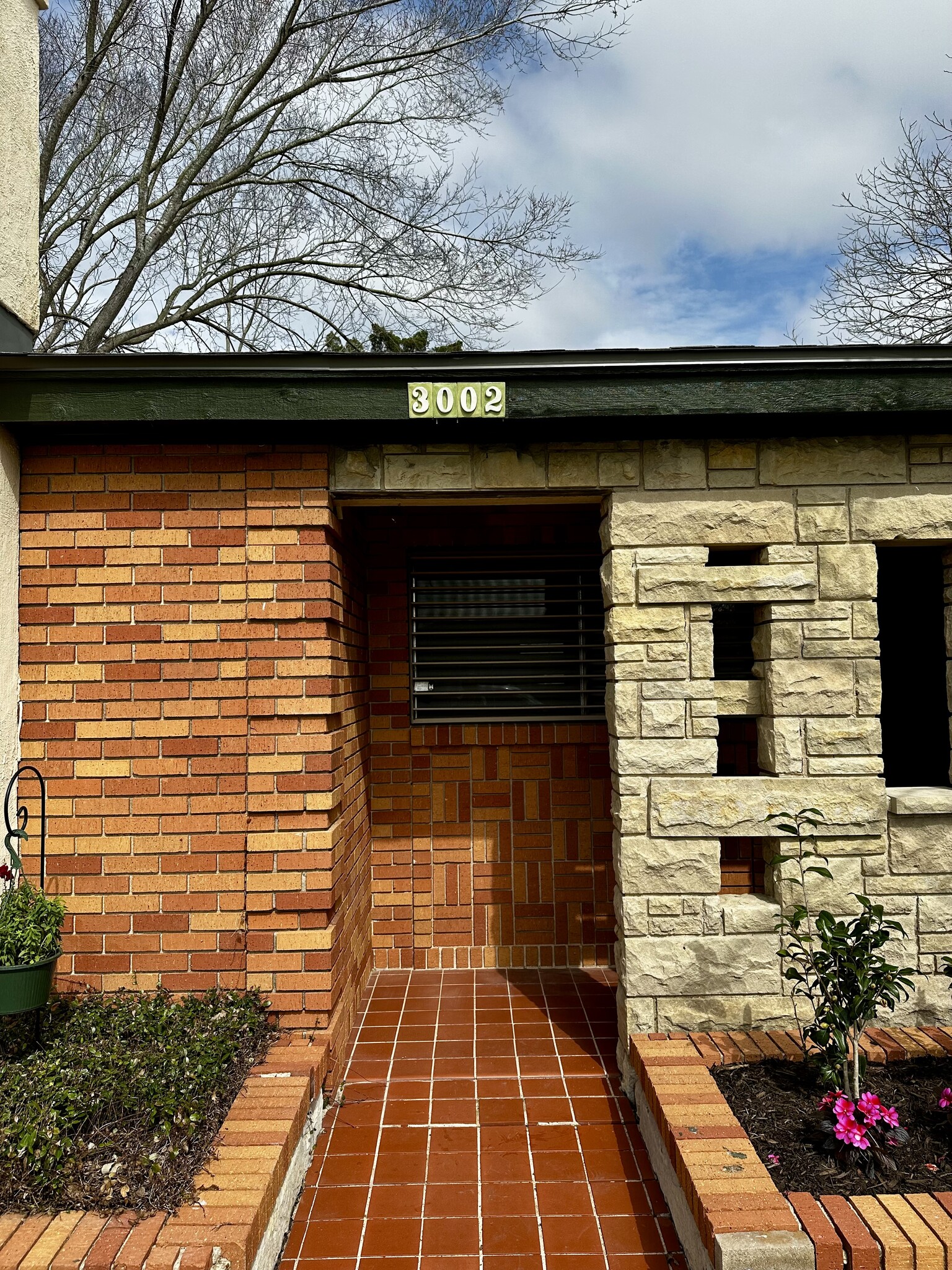 Building Photo - 3002 Danforth Dr