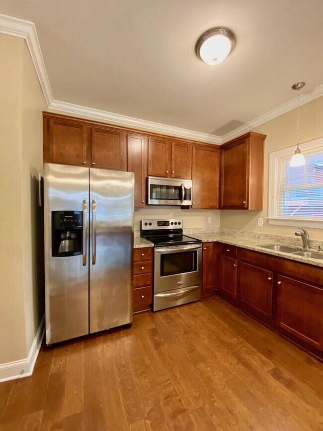 Building Photo - 2024 Jersey Ave