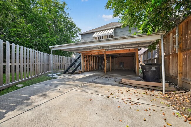 Building Photo - 2328 McClendon St