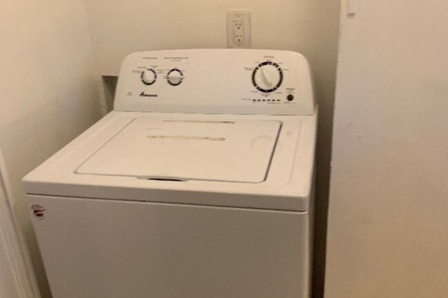 Building Photo - 6222 Banner Ave