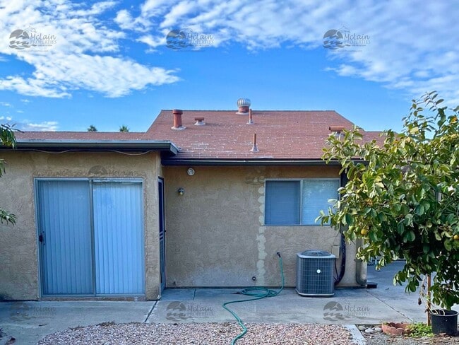 Building Photo - Move In Special $500 First Months Rent / 55 + Community Move-In Ready 2BR/1BA Home in Peacock Hil...