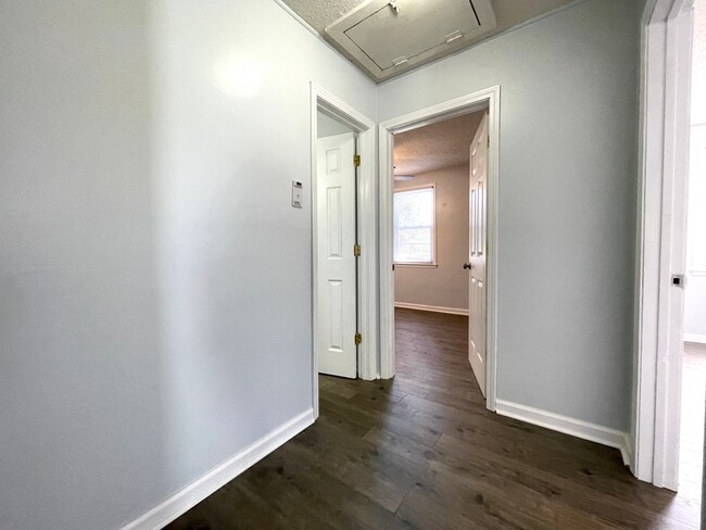 Building Photo - Welcome to Elm Street!