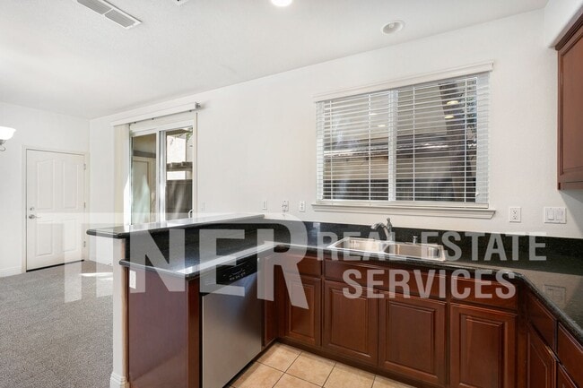 Building Photo - 5418 Washoe St