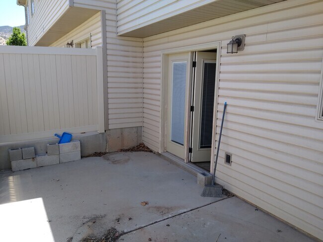 Building Photo - 340 1425 N St